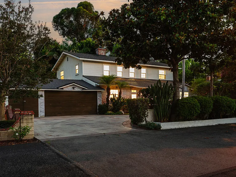 13230 Hesby St — Photo 47