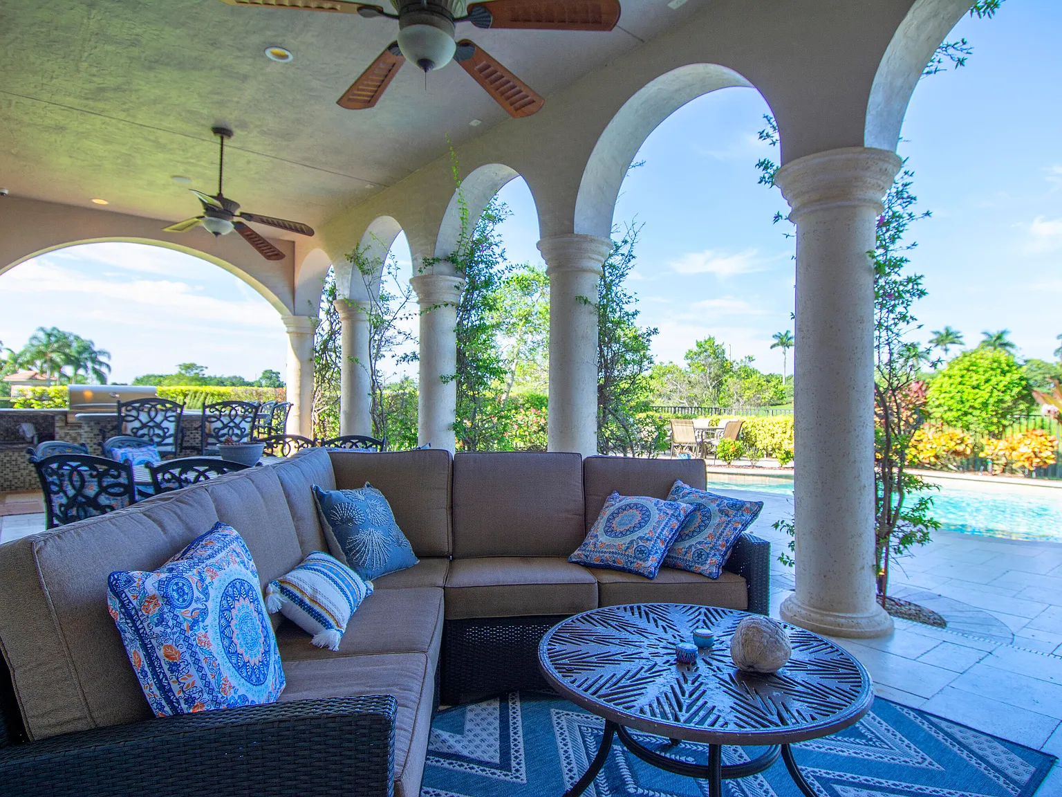 3 bed, 4.5 bath, 3118 sqft, $8,500 — Photo 2
