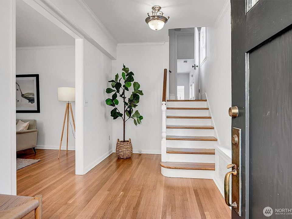 1st image of 2321 33rd Avenue S