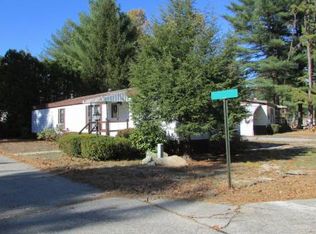 93 River Ledge Dr, Goffstown, NH 03045