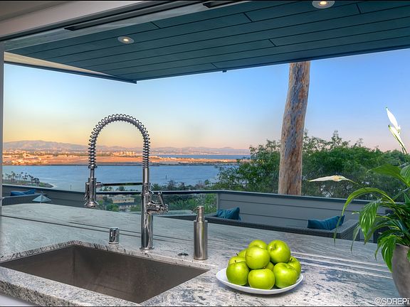 3rd image of 418 La Crescentia Dr