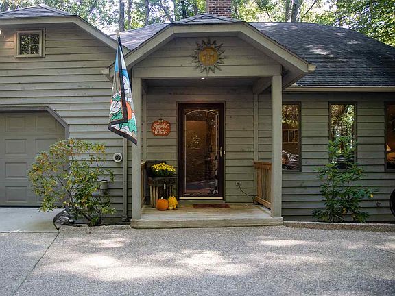 2nd image of 440 Flower Dr