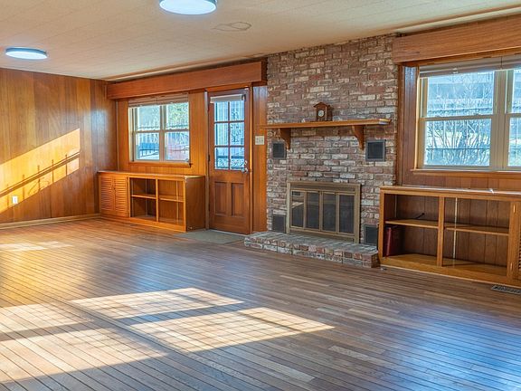 3rd image of 405 N Plaza Dr