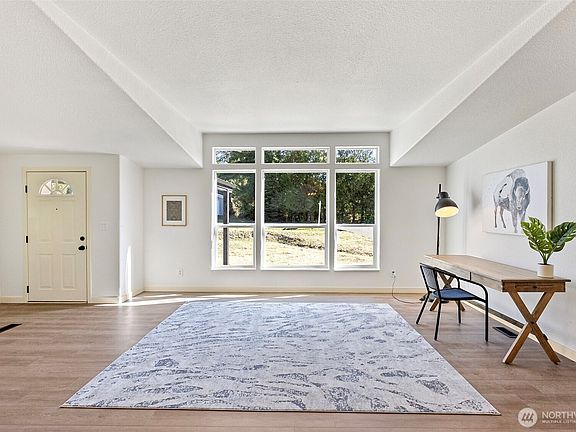5th image of 360 E Bay Heights Drive
