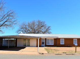 805 SW 4th St, Morton, TX 79346