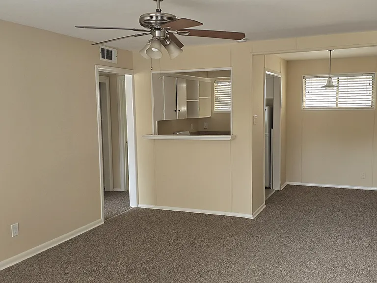 2414 Mimosa Dr #5 — Photo 2