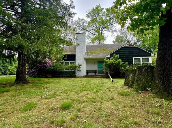 33 Lawrence Brook Dr, East Brunswick, NJ 08816