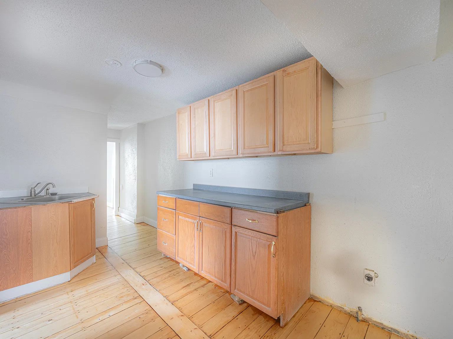 2 bed, 700 sqft, $2,500 — Photo 1