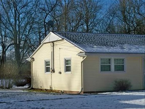 3rd image of 28 Edgewood Dr