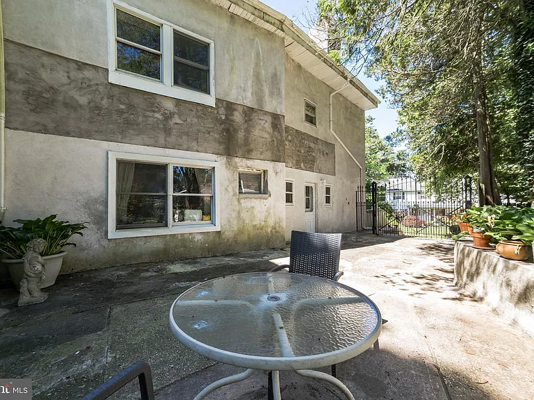 800 E Cathedral Rd #2 — Photo 22