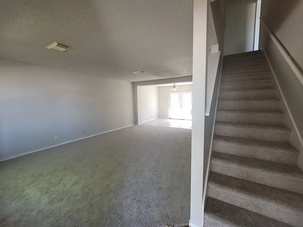 3 bed, 2.5 bath, 1501 sqft, $1,495 — Photo 2