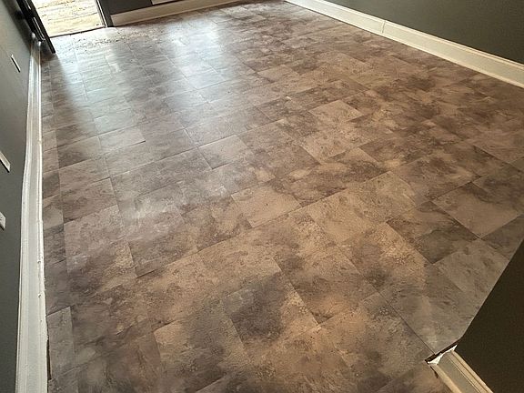 5th image of 128 S Main Ave #1