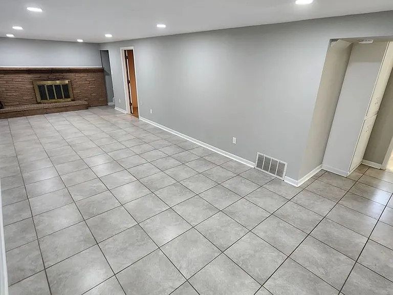 313 S Chelton Rd — Photo 19