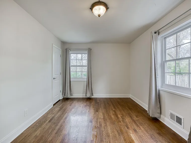 1523 Oakview Rd #4 — Photo 15