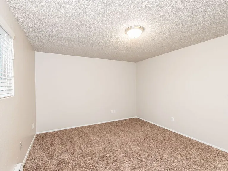 Devonshire Townhomes — Photo 13