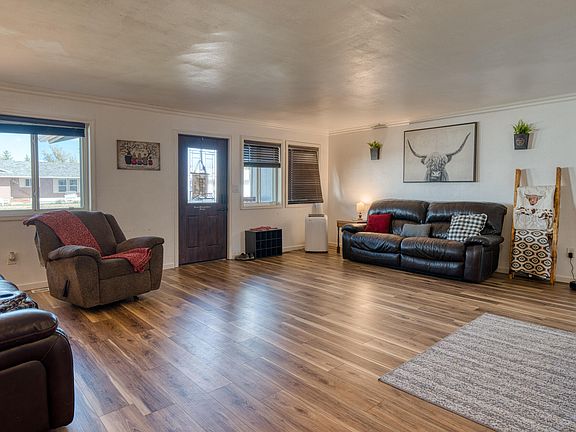 3rd image of 335 Highridge Cir