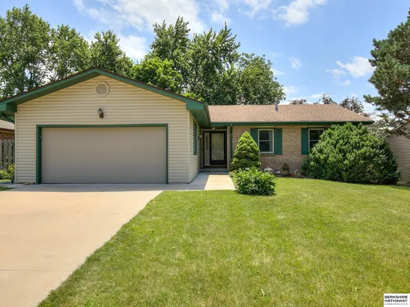 6201 Fleetwood Dr, Lincoln, NE 68516