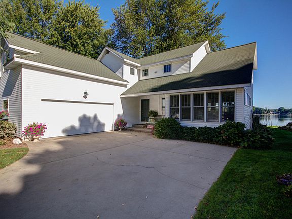 3rd image of 2253 Recreation Dr
