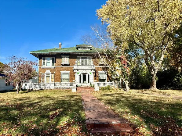 1029 Saint Louis St, Edwardsville, IL 62025