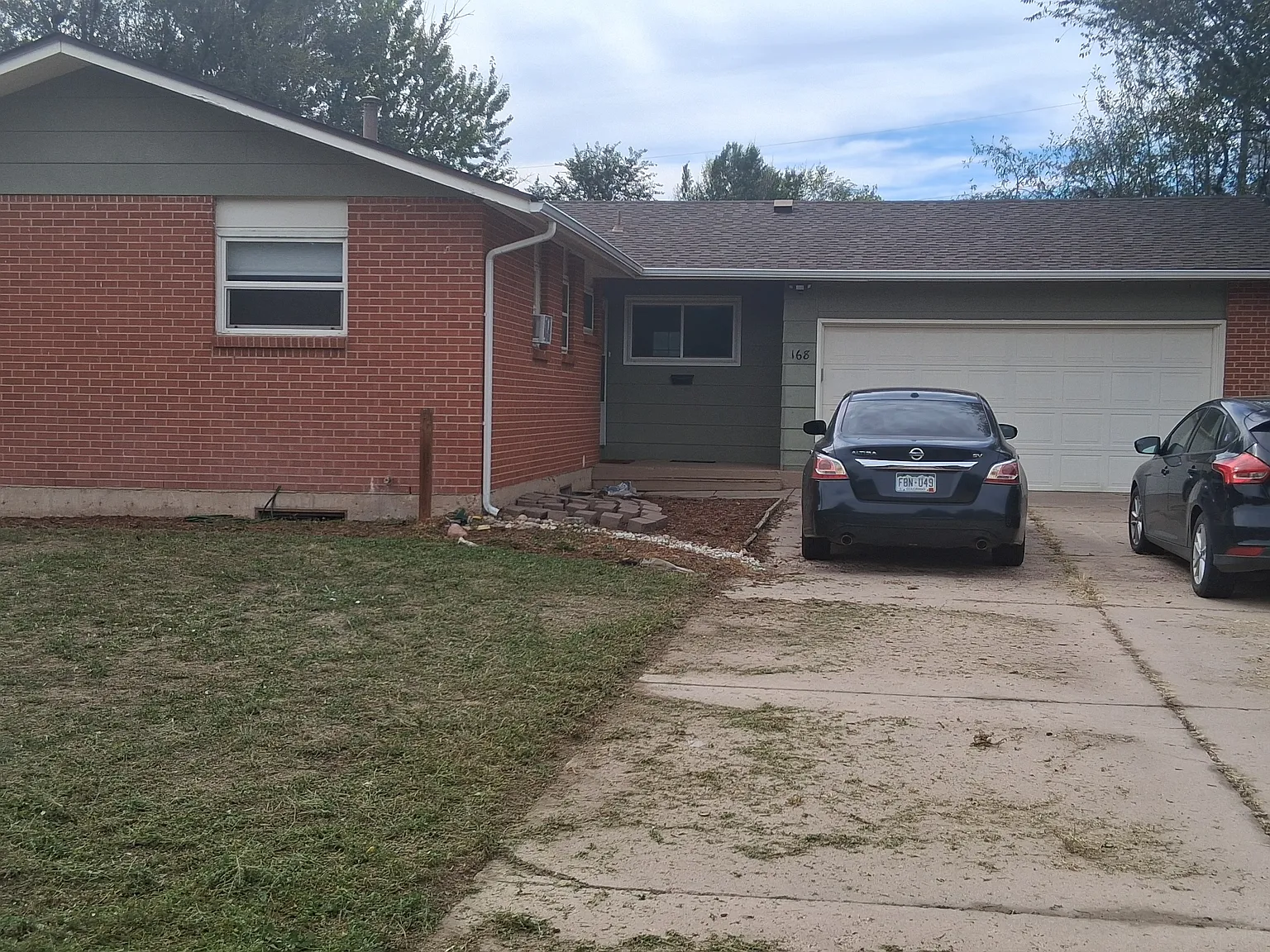 5 bed, 2114 sqft, $2,750 — Photo 2