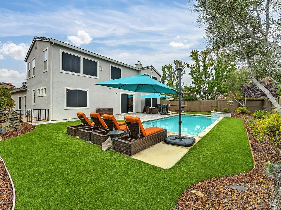 1st image of 7054 Hearst Dr