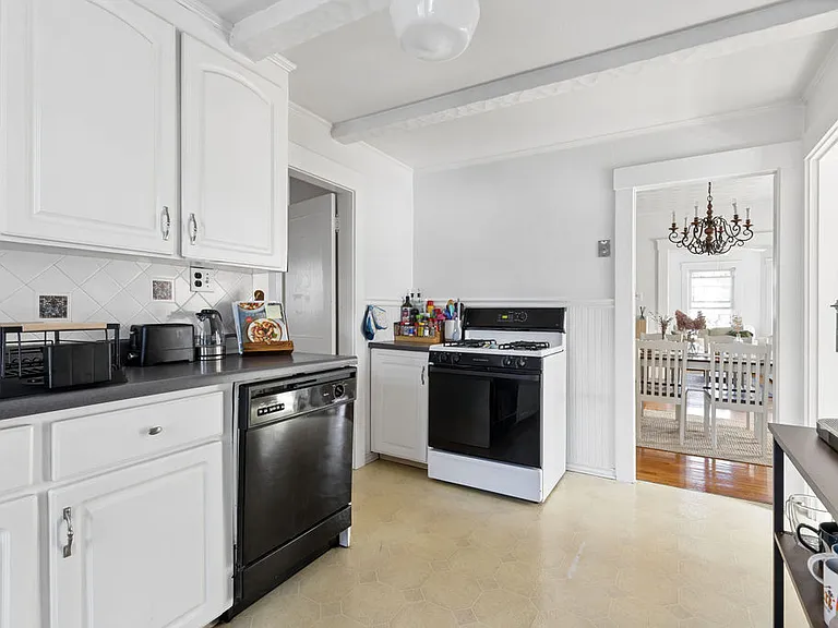 28 Glenrose Rd #2 — Photo 3