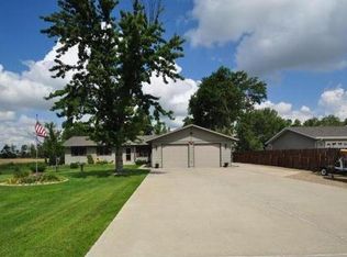 504 Rosie Ln N, Mandan, ND 58554