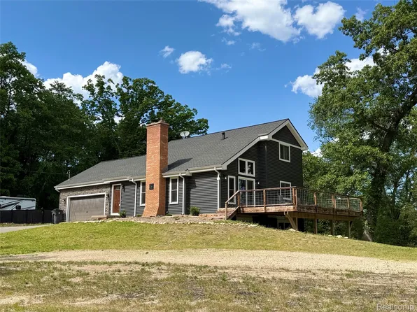 2929 Acorn Ln, Howell, MI 48843