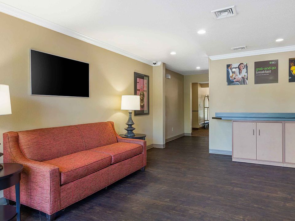 Lobby and Guest Check-in