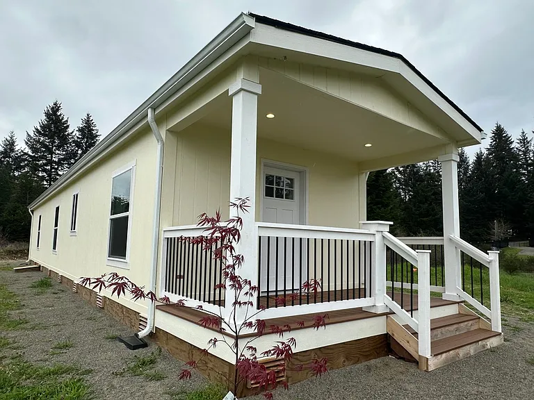 11925 Hillcrest Dr SE — Photo 1