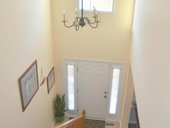 Open foyer/entry way
