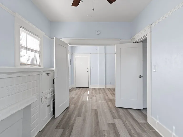 1049 E 5th Street — Photo 14
