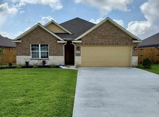 6780 Willow St, Groves, TX 77619