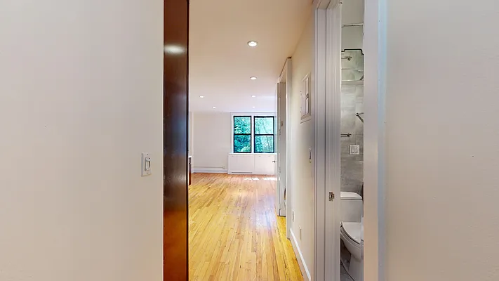 Rented by Bond New York | media 20