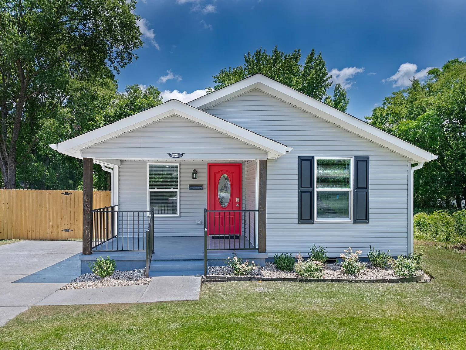 2707 S Cumberland St — Photo 1