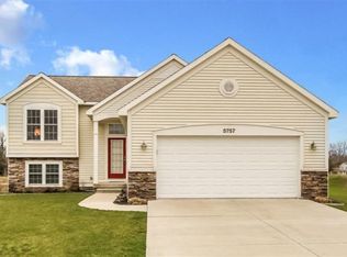 5757 Beyhill Dr NE, Belmont, MI 49306