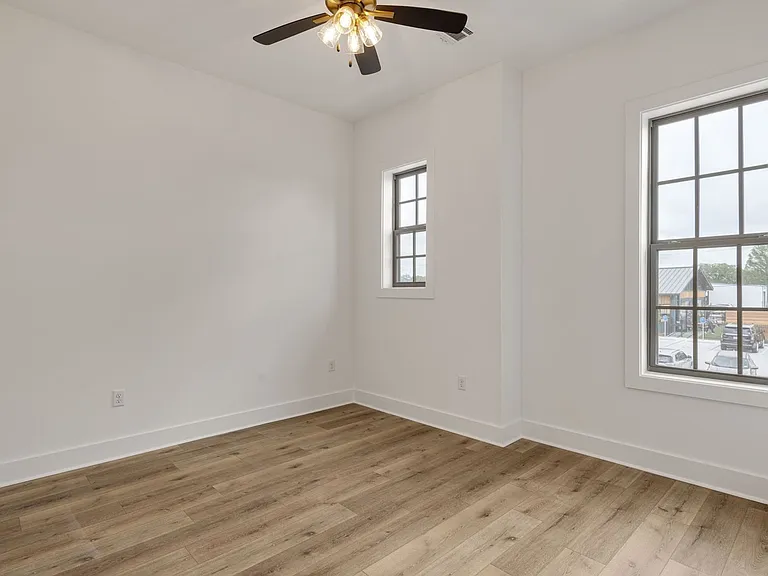 805 Broyles St #101 — Photo 10