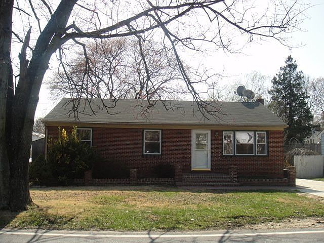 1st image of 1102 Broadview Blvd N