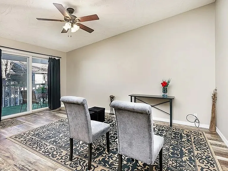 2826 Oakland Dr #10 — Photo 2