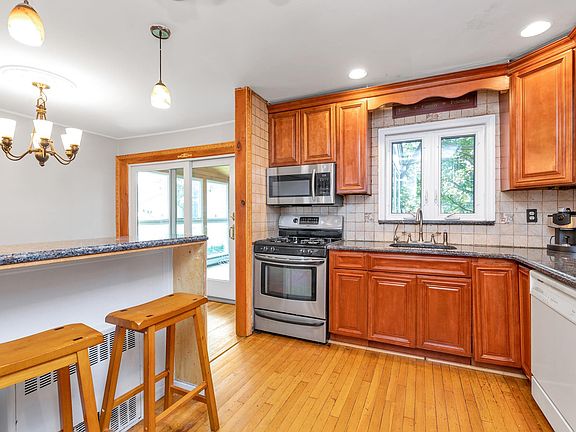 5th image of 510 Charles Ln