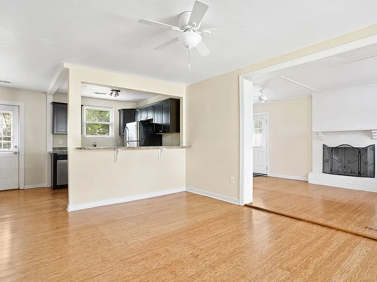 865 Santee St — Photo 4
