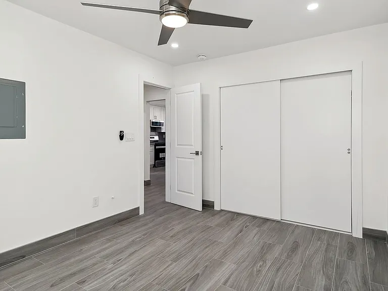 Palm Terrace Apartments — Photo 10
