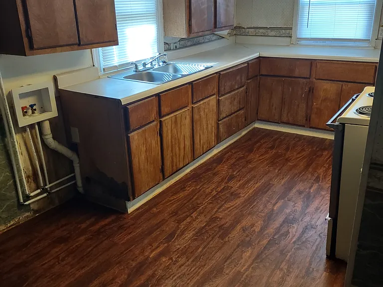 2115 N Grace Ave — Photo 2