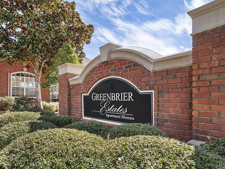 Greenbrier Estates Apartments — Photo 18