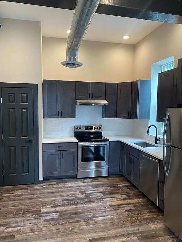 1 bed, 1.0 bath, 766 sqft, $1,950 — Photo 1