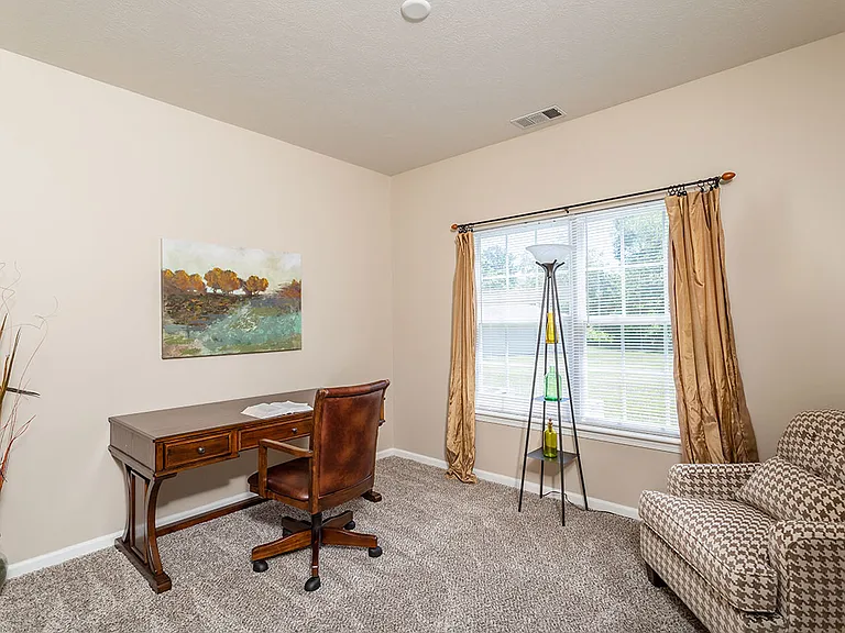 WoodsEdge Apartments — Photo 29