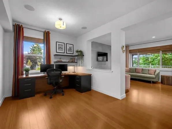 233 NW Cranarch Cmn SE, Calgary, AB T3M 1M2