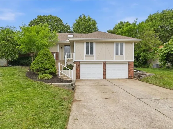 1512 NE Westwind Dr, Lees Summit, MO 64086