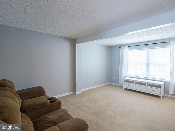 4th image of 6107 Gardenia Ct