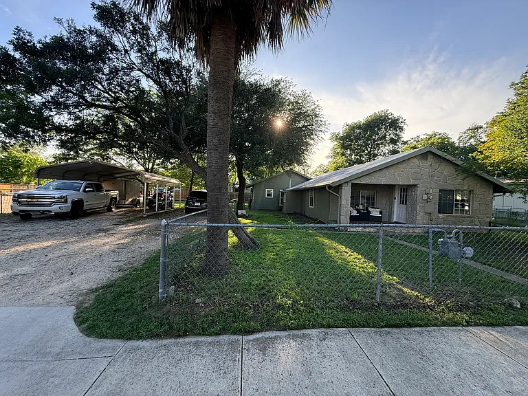 612 S Plant Ave — Photo 1